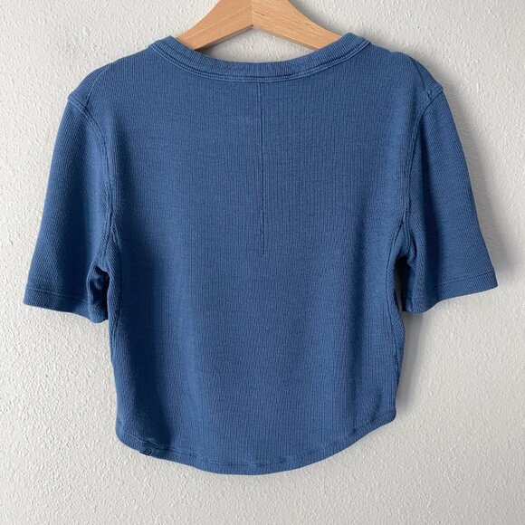 Lululemon Hold Tight Cropped T-Shirt Size *XS/S? Pitch Blue Curved Hem SS - Picture 2 of 10